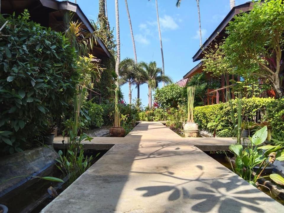 Lipa Bay Resort Lipa Noi Esterno foto