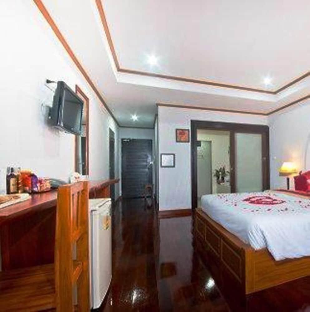 Lipa Bay Resort Lipa Noi Esterno foto