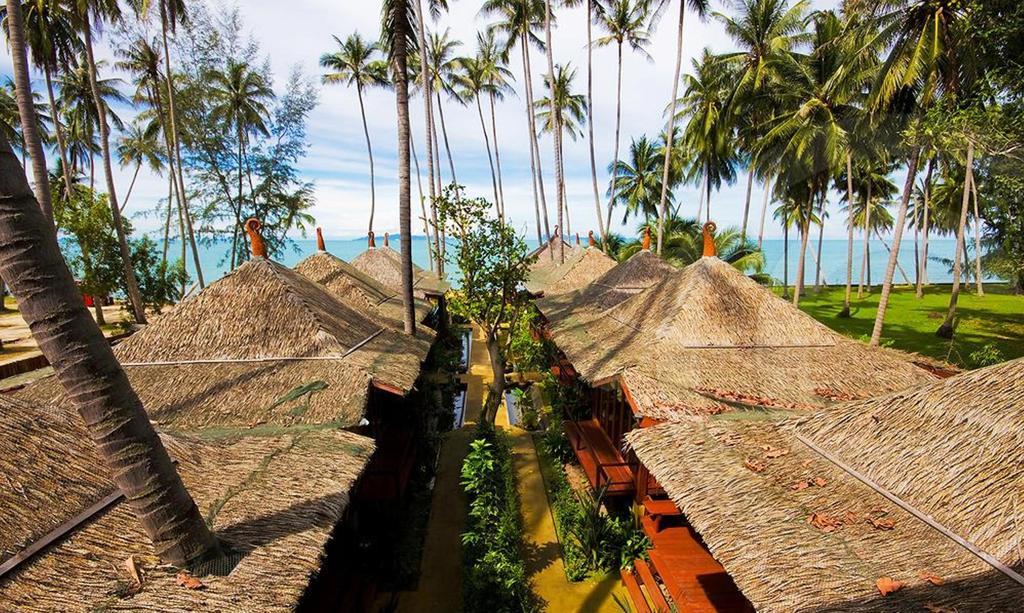 Lipa Bay Resort Lipa Noi Esterno foto