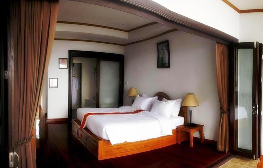 Lipa Bay Resort Lipa Noi Esterno foto