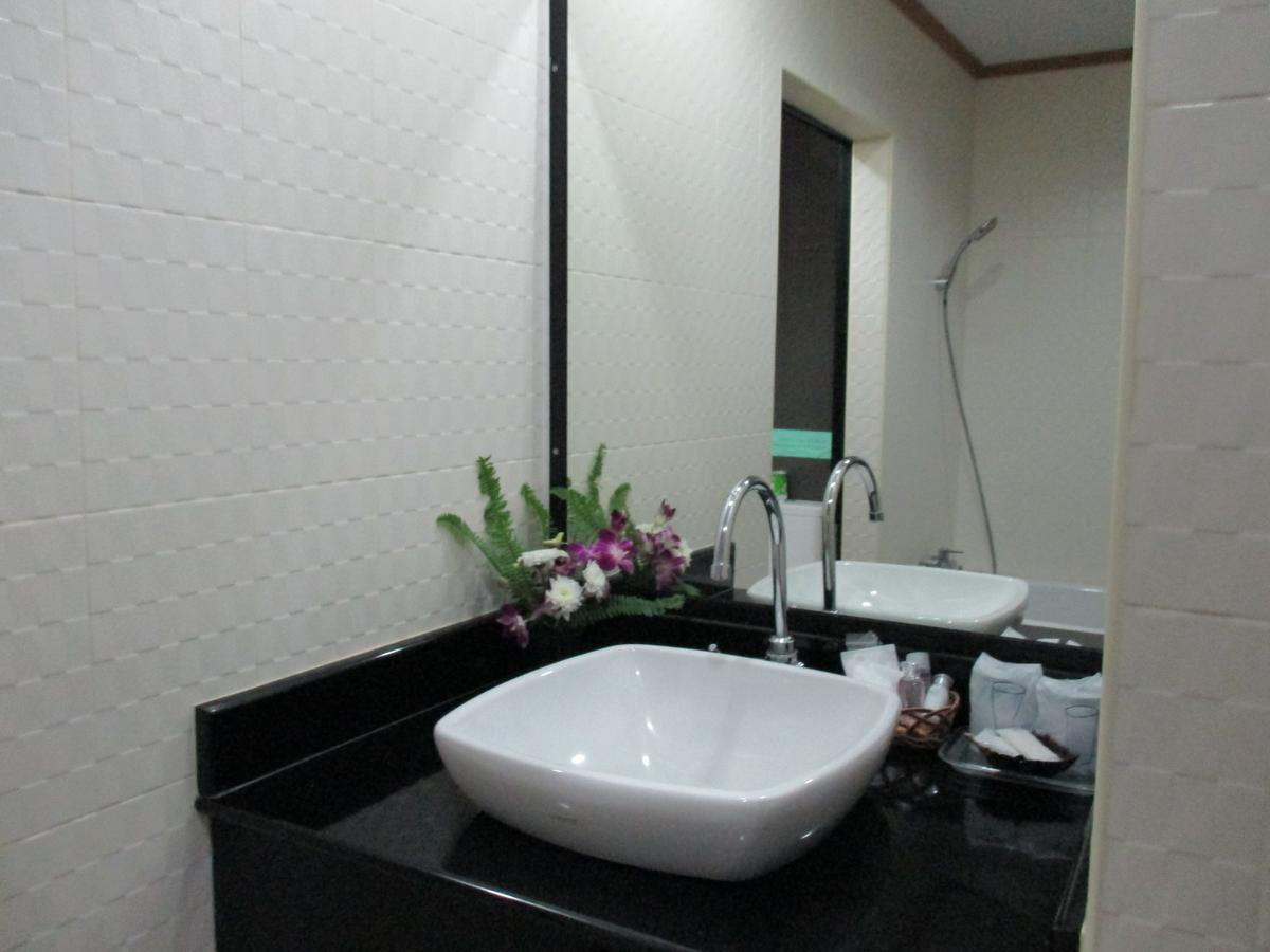 Lipa Bay Resort Lipa Noi Esterno foto